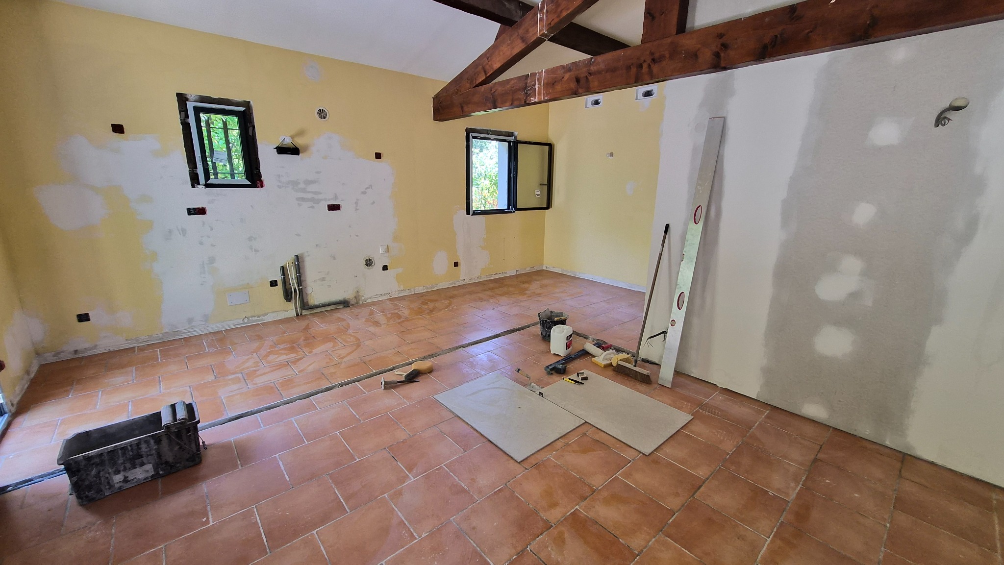 Chantier de rénovation nécessitant la coordination de plusieurs entreprises
