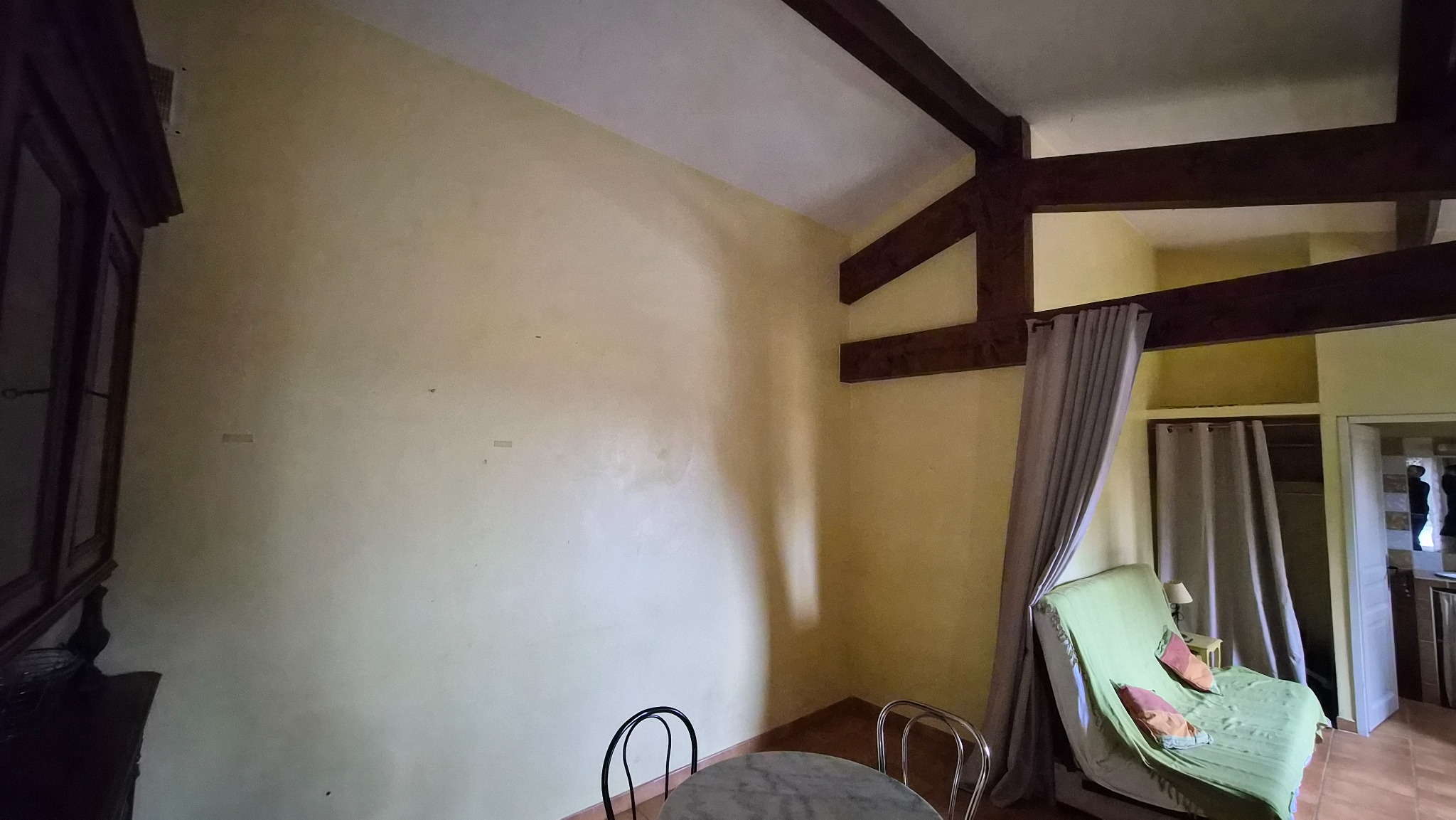 Pièce de vie avant le démarrage de la rénovation intérieure