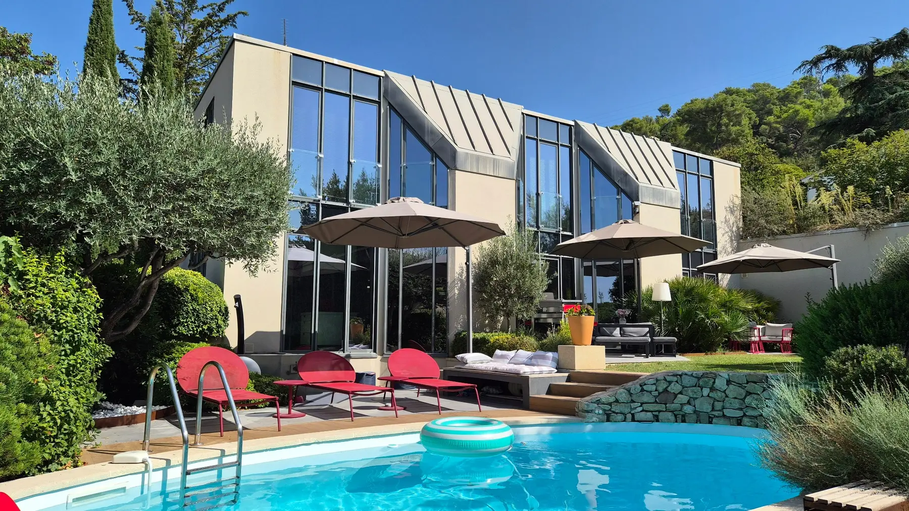 Maison d’architecte rénovée avec piscine à Aix-en-Provence
