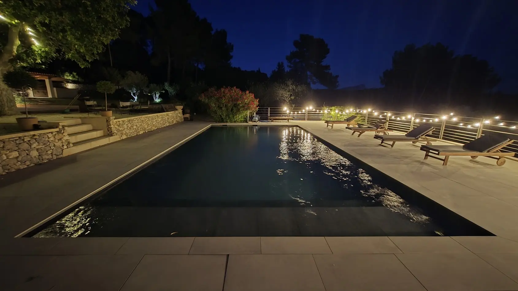 Maison méditerranéenne rénovée avec piscine sur le littoral varois